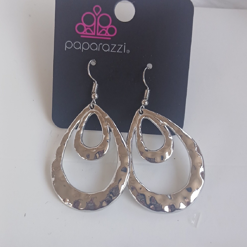 Paparazzi Gleaming Silver Teardrop Earrings